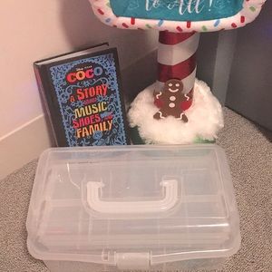 i am selling a jewelry box , I’m trying to make my mom proud n raise money🤍